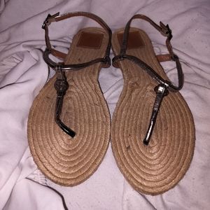 Tory Burch Pewter T Strap sandals. Sz 8